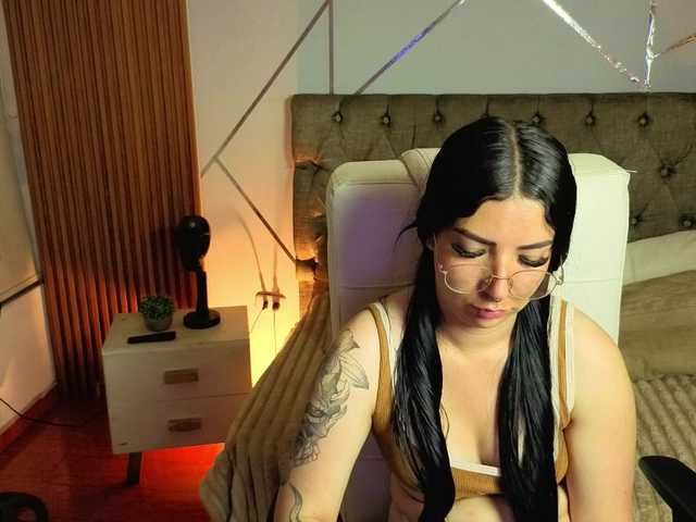 mia-jons2 live cam on BongaCams