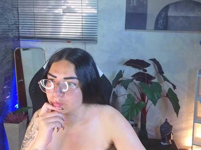 mia-jons2 live cam on BongaCams