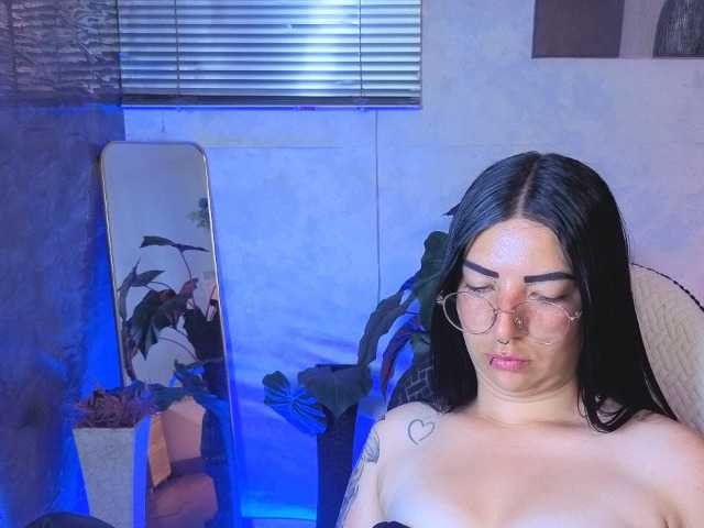 mia-jons2 live cam on BongaCams