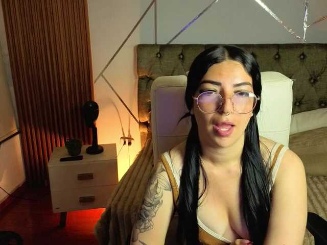 mia-jons2 live cam on BongaCams