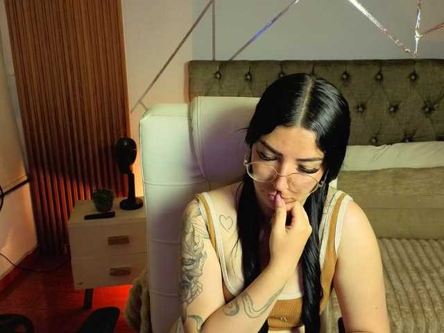 mia-jons2 live cam on BongaCams
