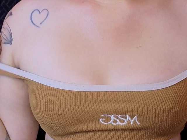 mia-jons2 live cam on BongaCams