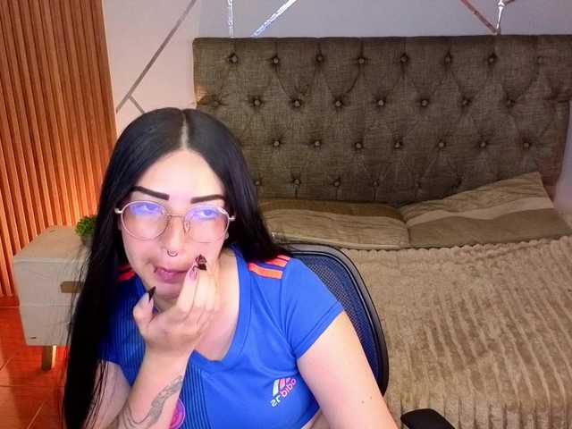 mia-jons2 live cam on BongaCams
