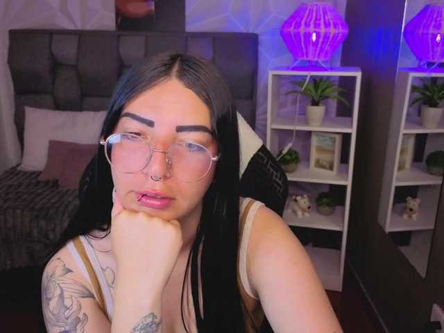 mia-jons2 live cam on BongaCams