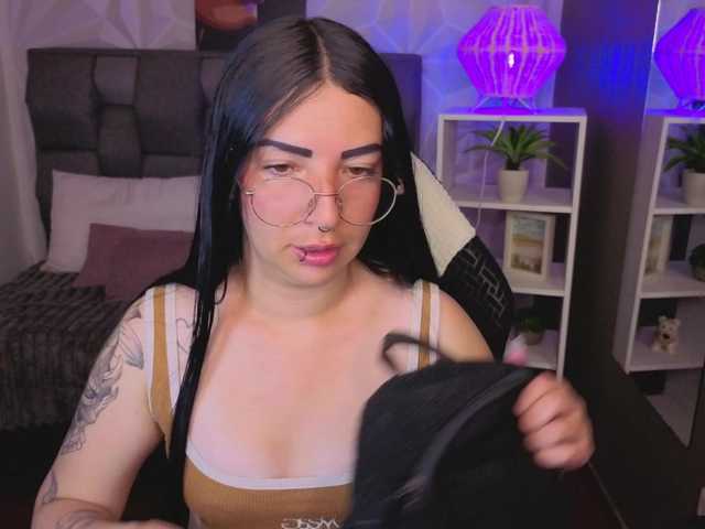mia-jons2 live cam on BongaCams