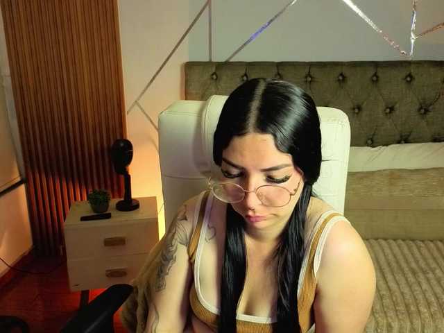 mia-jons2 live cam on BongaCams