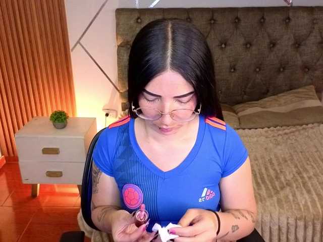 Mia-jons2, 21 y/o - Live Cam on BongaCams