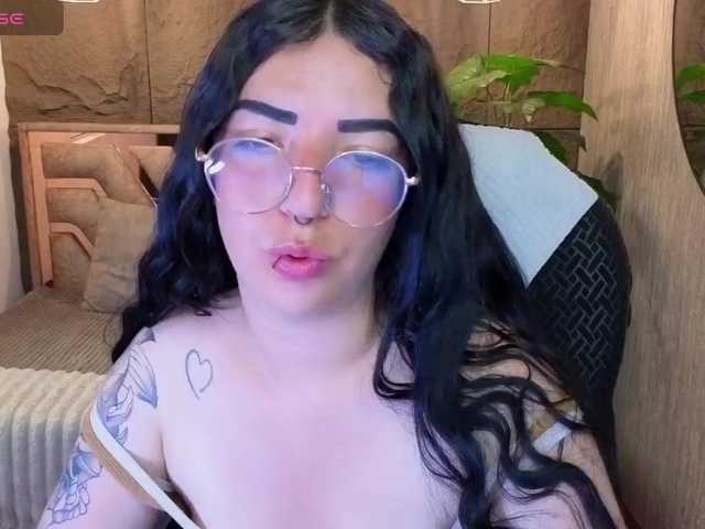 mia-jons2 live cam on BongaCams