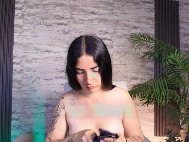 mia-jons2 live cam on BongaCams