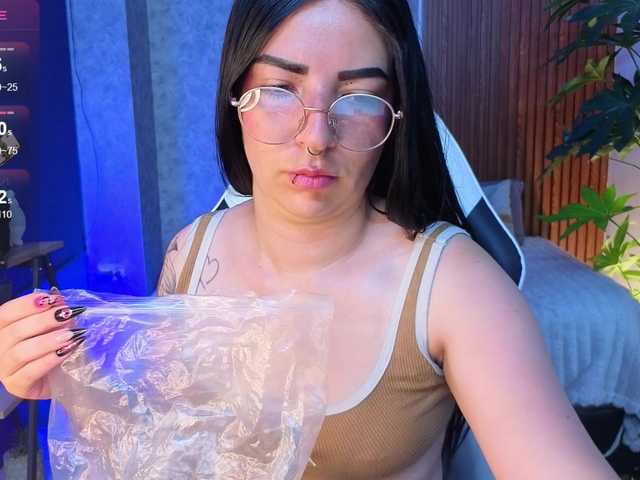 mia-jons2 Live Cam on BongaCams