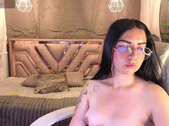mia-jons2 live cam on BongaCams