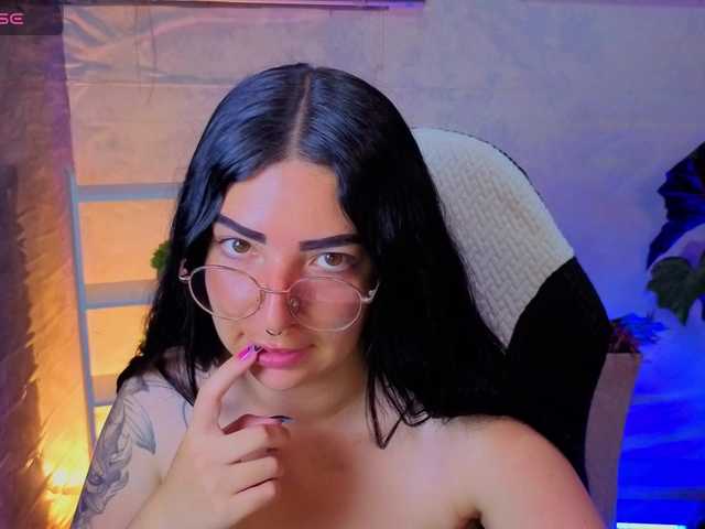 mia-jons2 live cam on BongaCams