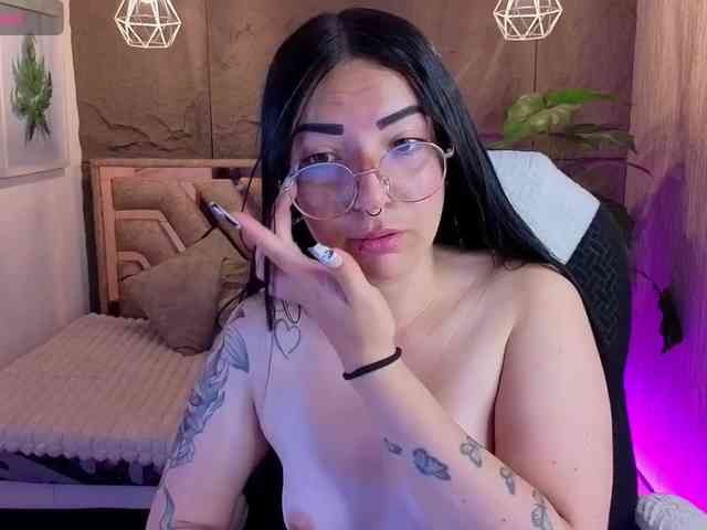 mia-jons2 Live Webcam on BongaCams