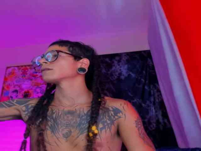 Tayhlor-stronghold Sex Cam Show