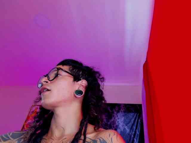 Tayhlor-stronghold Sex Cam Show