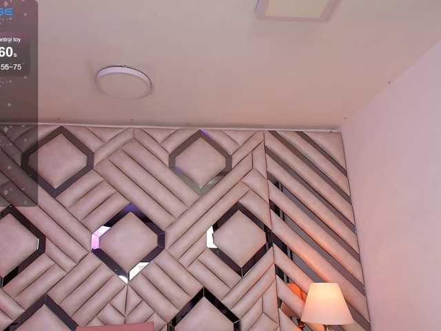 HoneyWoods live cam on BongaCams