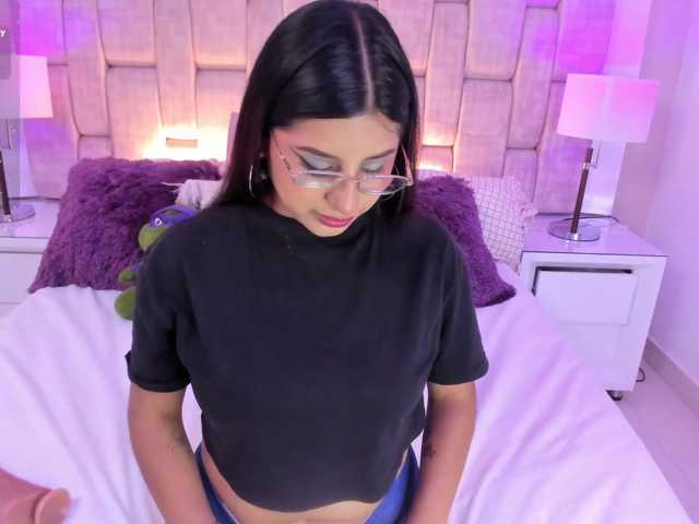 HoneyWoods live cam on BongaCams