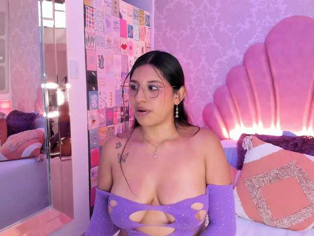 HoneyWoods live cam on BongaCams