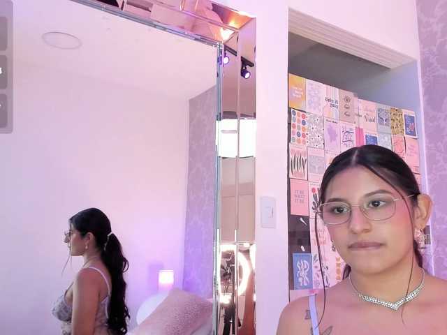 HoneyWoods live cam on BongaCams