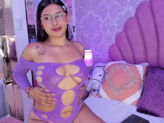 HoneyWoods live cam on BongaCams