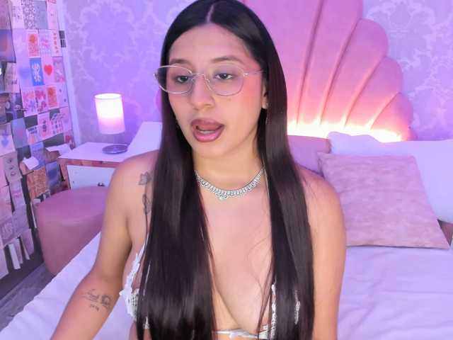HoneyWoods live cam on BongaCams