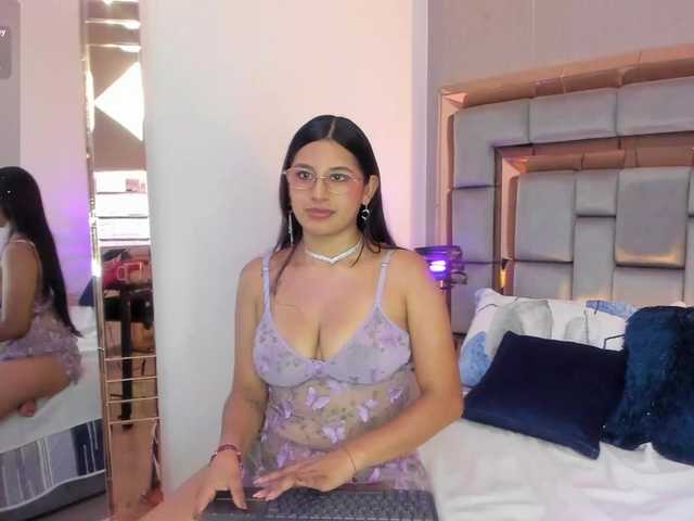 HoneyWoods live cam on BongaCams