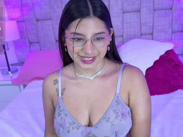 HoneyWoods live cam on BongaCams