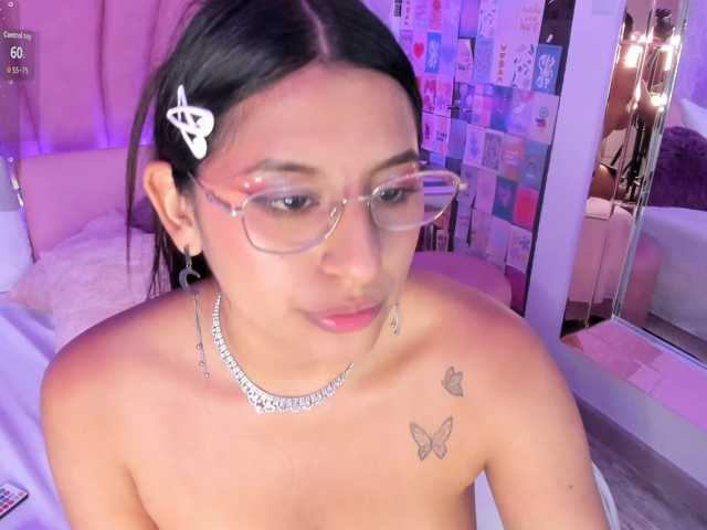 HoneyWoods live cam on BongaCams