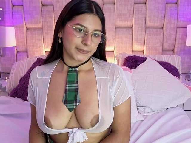 HoneyWoods live cam on BongaCams