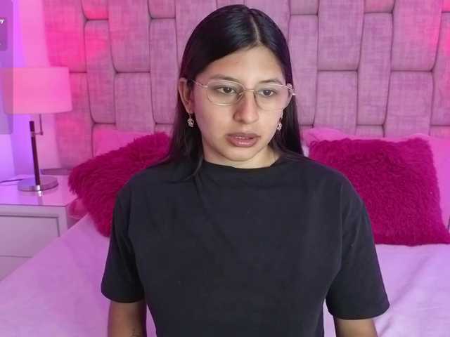 HoneyWoods live cam on BongaCams