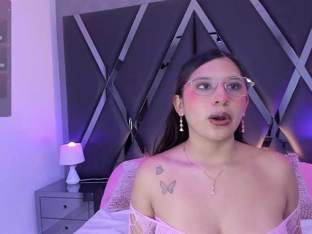 HoneyWoods live cam on BongaCams
