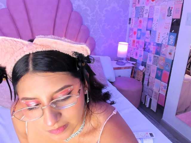 HoneyWoods live cam on BongaCams