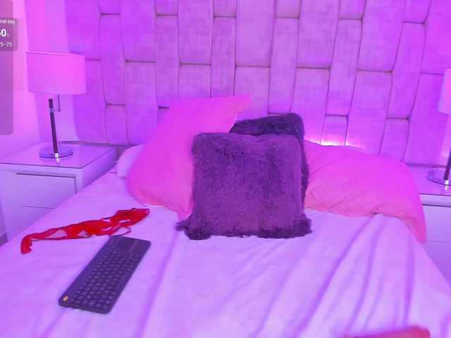 HoneyWoods live cam on BongaCams