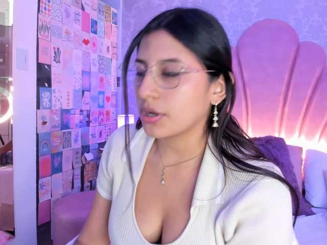 HoneyWoods live cam on BongaCams