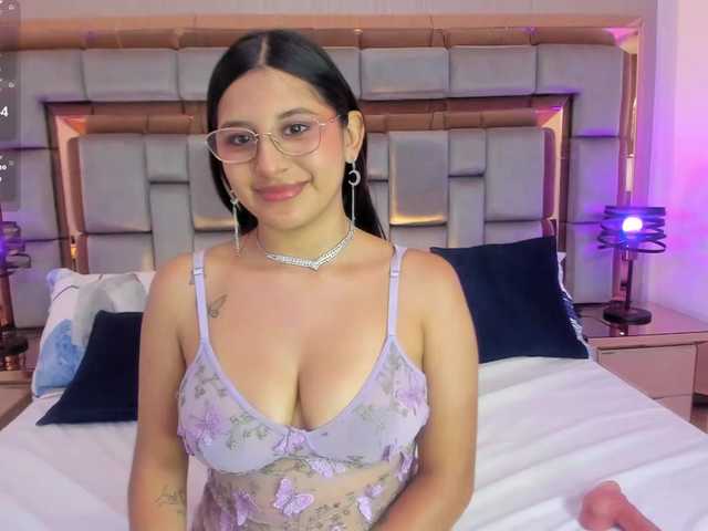HoneyWoods live cam on BongaCams