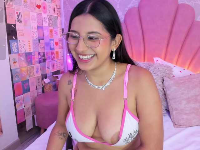HoneyWoods live cam on BongaCams