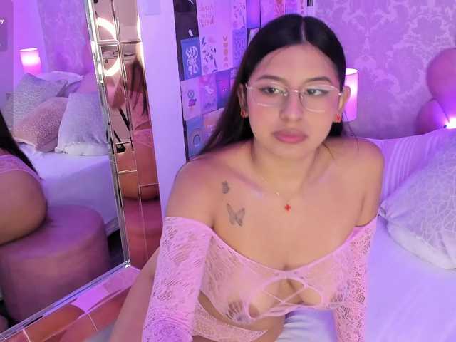 HoneyWoods live cam on BongaCams