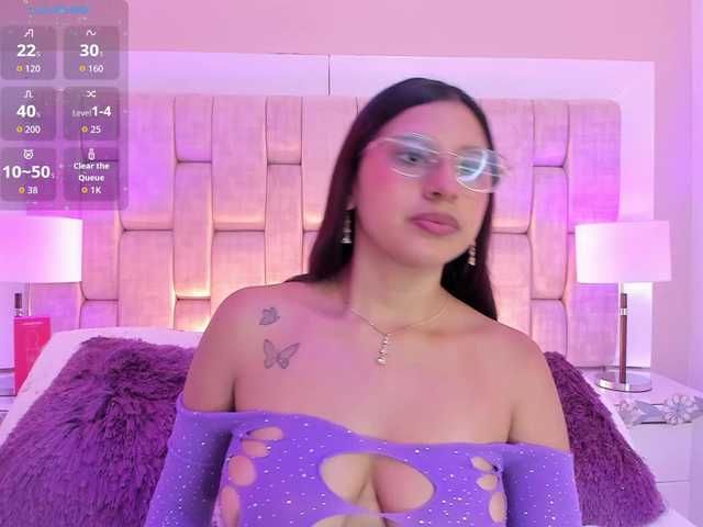 HoneyWoods live cam on BongaCams
