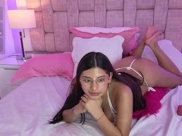 HoneyWoods live cam on BongaCams