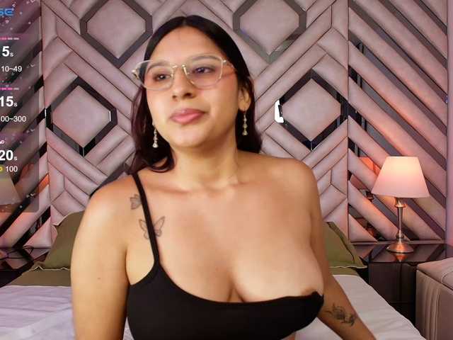 HoneyWoods live cam on BongaCams
