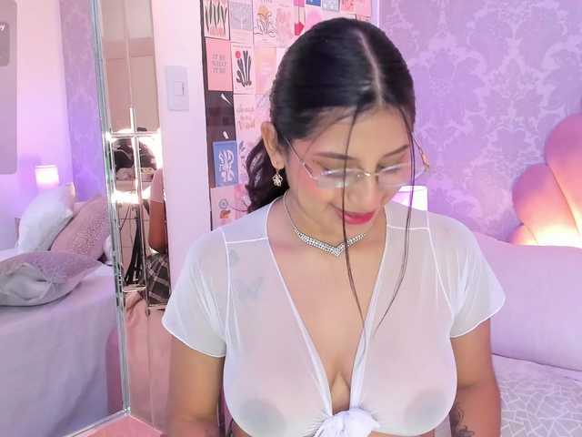 HoneyWoods live cam on BongaCams