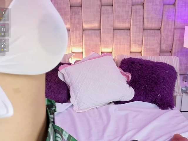 HoneyWoods live webcam show