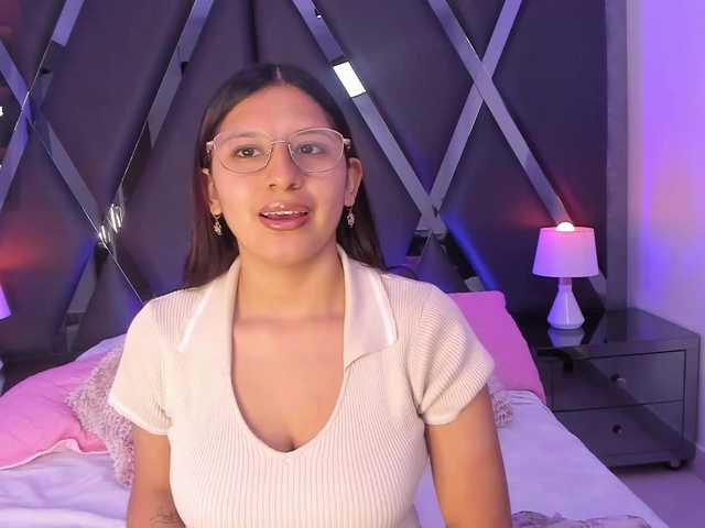 HoneyWoods live cam on BongaCams