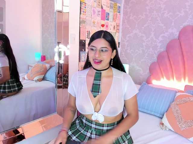 HoneyWoods live cam on BongaCams