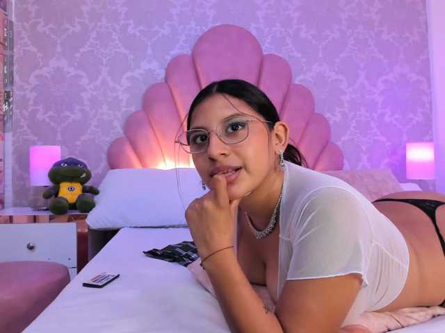 HoneyWoods live cam on BongaCams