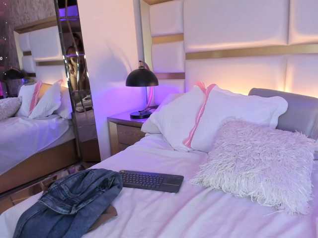 HoneyWoods live cam on BongaCams