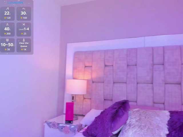 HoneyWoods live cam on BongaCams