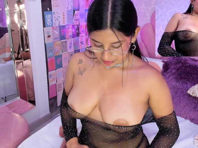 HoneyWoods live cam on BongaCams