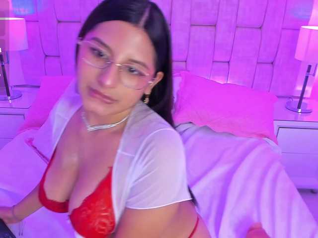 HoneyWoods live cam on BongaCams