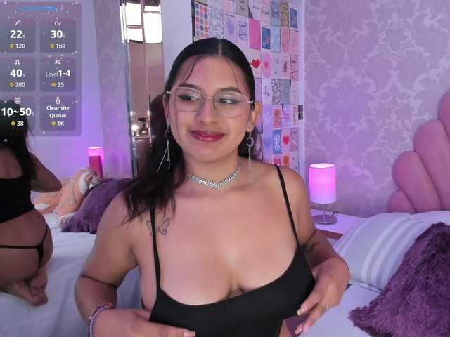 HoneyWoods live cam on BongaCams